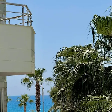 Apartman Sa Apartments! Beachfront With Sea View & Pool
