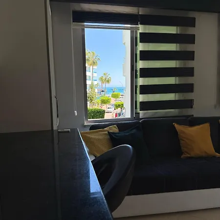 Apartman Sa Apartments! Beachfront With Sea View & Pool *
