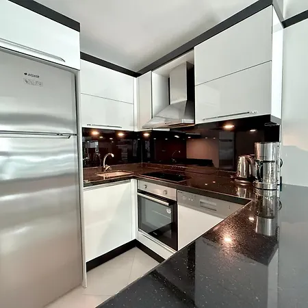 Apartman Sa Apartments! Beachfront With Sea View & Pool