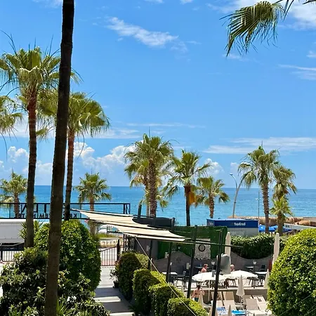 Sa Apartments! Beachfront With Sea View & Pool Apartman