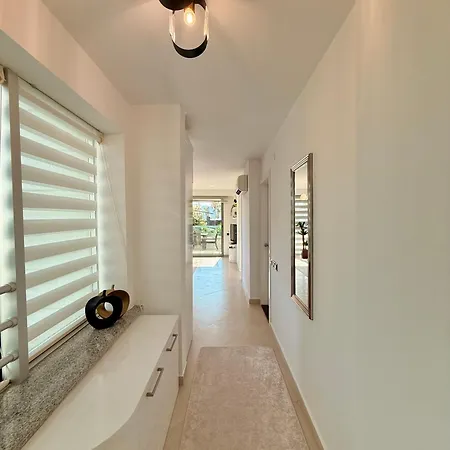 Sa Apartments! Beachfront With Sea View & Pool Apartman