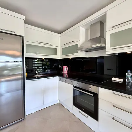 Sa Apartments! Beachfront With Sea View & Pool Apartman *