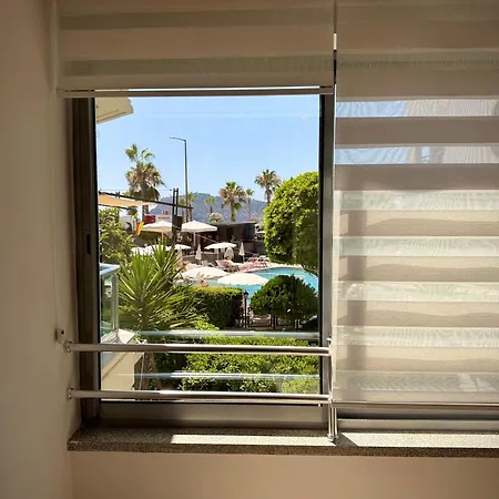 Apartman Sa Apartments! Beachfront With Sea View & Pool