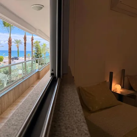 아파트 Sa Apartments! Beachfront With Sea View & Pool