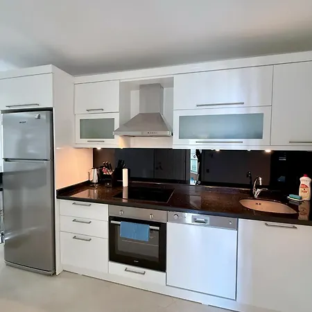 아파트 Sa Apartments! Beachfront With Sea View & Pool